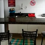 Lacqua diroma apartamento completo com fogão, geladeira, micro-ondas, Piscina 24h, acomoda até 5 pessoas
