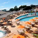 Lacqua diroma apartamento completo com fogão, geladeira, micro-ondas, Piscina 24h, acomoda até 5 pessoas